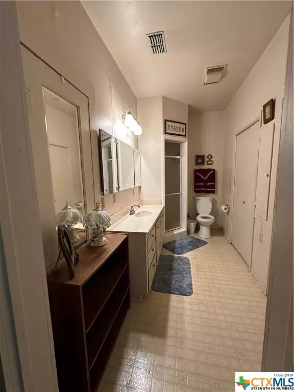 307 Fairwinds ST, Hallettsville, TX 77964