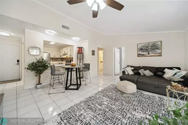 421 SE 10th St  #A202, Dania Beach, FL 33004