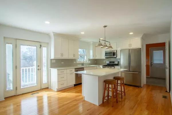 761 E Juniper DR, Palatine, IL 60074