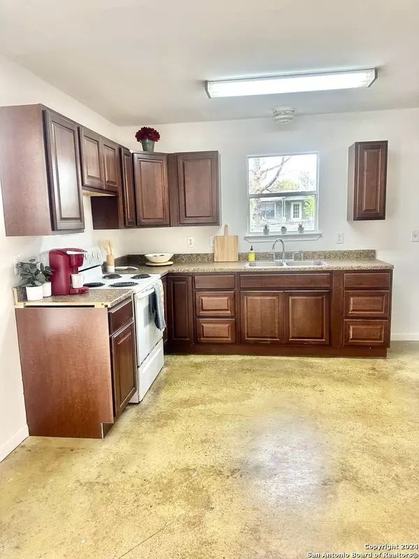 270 Peach Ave, New Braunfels, TX 78130