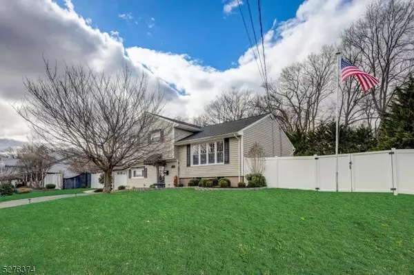 5 Robert Ct, Roxbury Twp., NJ 07876