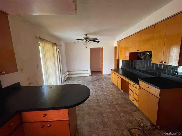 8651 EVERGREEN Avenue, Detroit, MI 48228