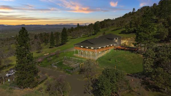 5039 E Antelope Rd, Eagle Point, OR 97524