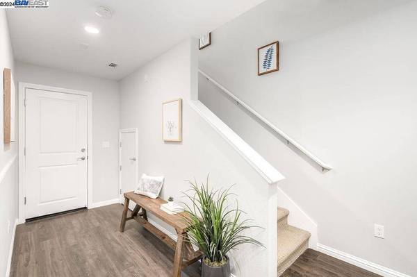 24203 2nd St, Hayward, CA 94541