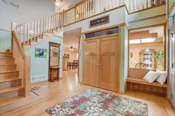 511 S Meadowbrook Lane, Waunakee, WI 53597