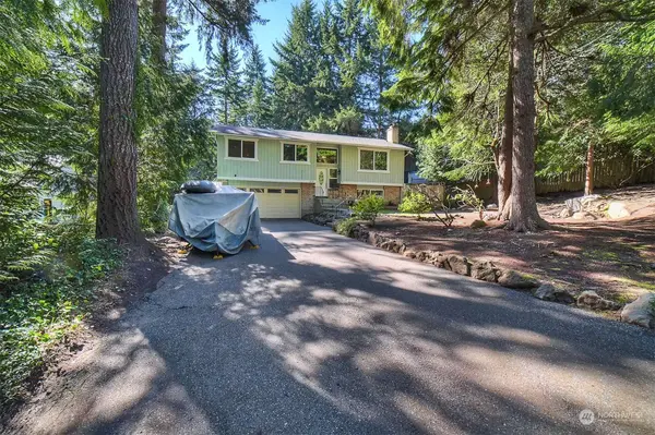 8185 NE View Ridge LN, Poulsbo, WA 98370