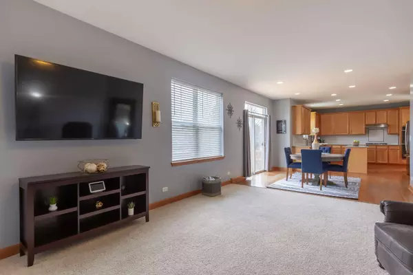 3053 Chalkstone AVE, Elgin, IL 60124