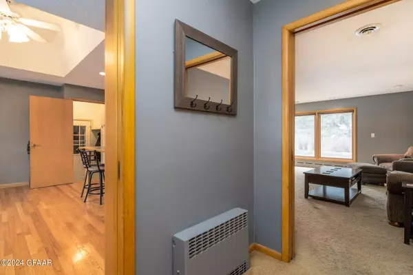 2303 CHESTNUT Street, Grand Forks, ND 58201