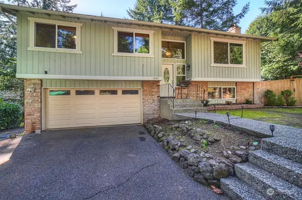 8185 NE View Ridge LN, Poulsbo, WA 98370