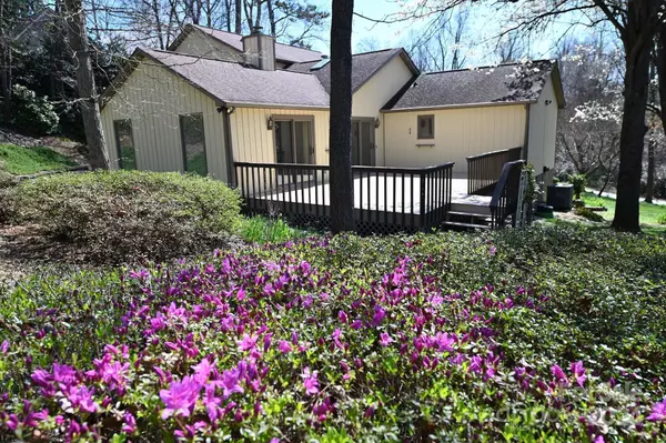 122 35th AVE NW, Hickory, NC 28601