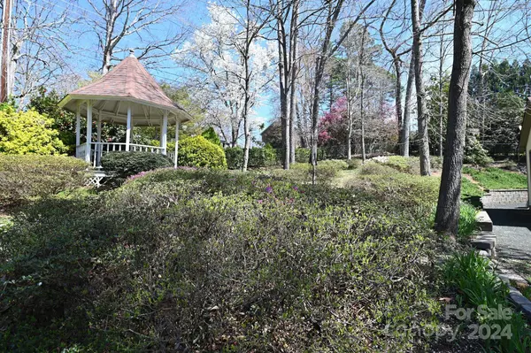 122 35th AVE NW, Hickory, NC 28601