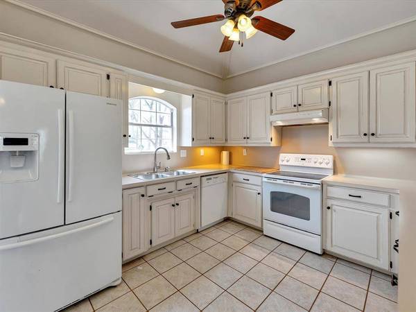 4 Bobby Jones LN, Hilltop Lakes, TX 77871