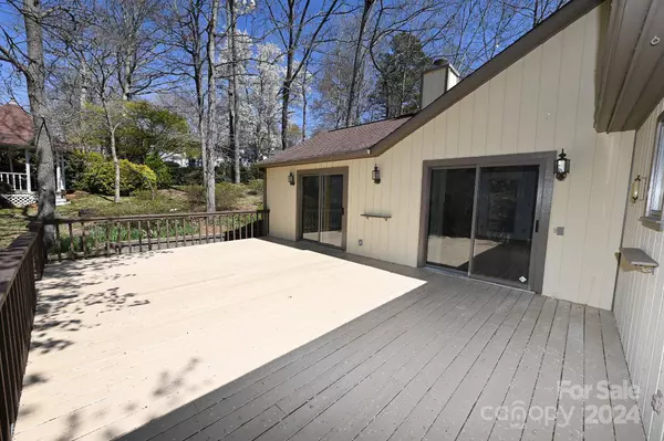 122 35th AVE NW, Hickory, NC 28601