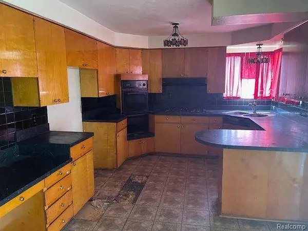 8651 EVERGREEN Avenue, Detroit, MI 48228