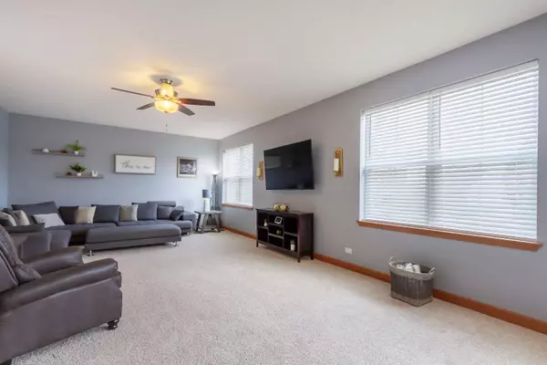 3053 Chalkstone AVE, Elgin, IL 60124