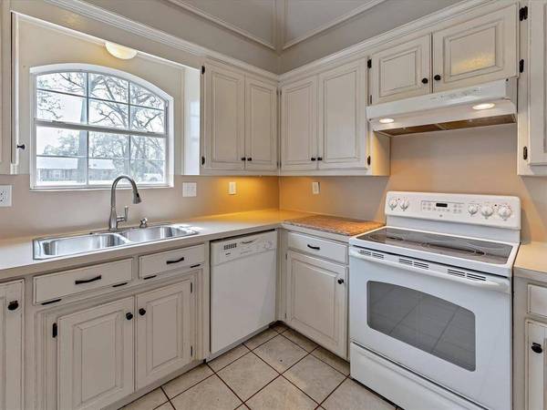 4 Bobby Jones LN, Hilltop Lakes, TX 77871