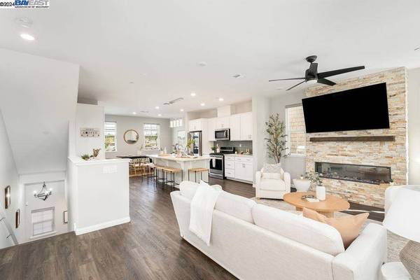 24203 2nd St, Hayward, CA 94541