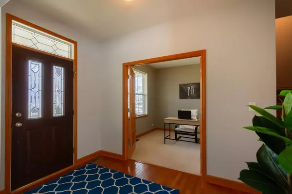 3053 Chalkstone AVE, Elgin, IL 60124