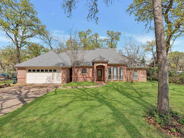 4 Bobby Jones LN, Hilltop Lakes, TX 77871