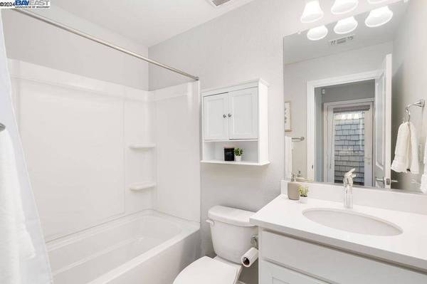 24203 2nd St, Hayward, CA 94541