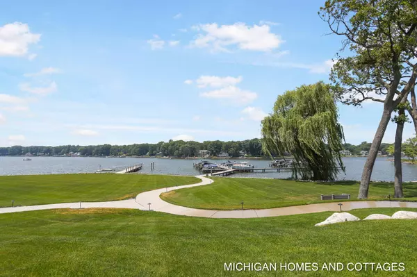 709 Bay Shore Drive, Holland, MI 49424