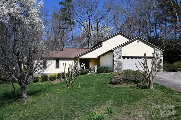 122 35th AVE NW, Hickory, NC 28601