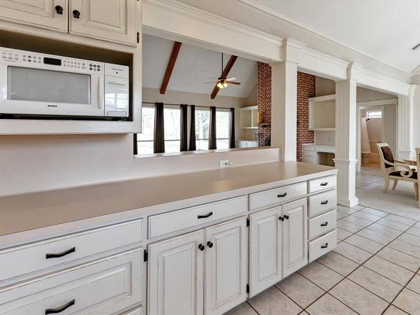 4 Bobby Jones LN, Hilltop Lakes, TX 77871