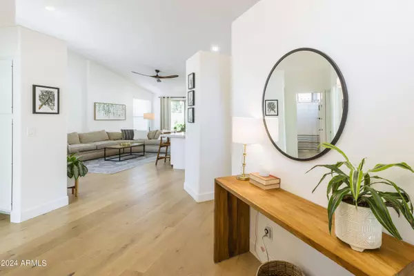 198 W KNOX Road, Tempe, AZ 85284