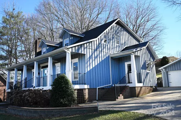 215 32nd AVE NW, Hickory, NC 28601