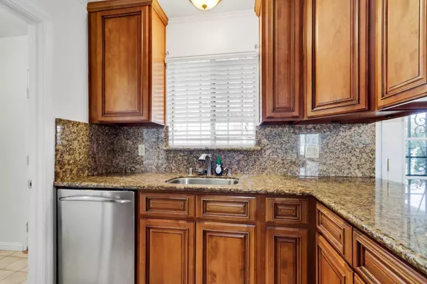 7008 Briggs DR, Sacramento, CA 95828