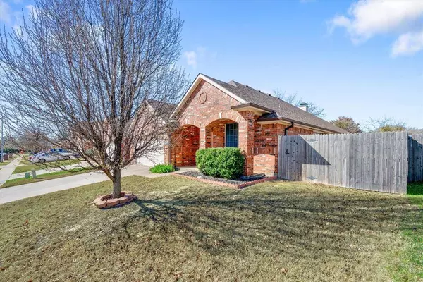 528 Lowery Oaks Trail, Fort Worth, TX 76120