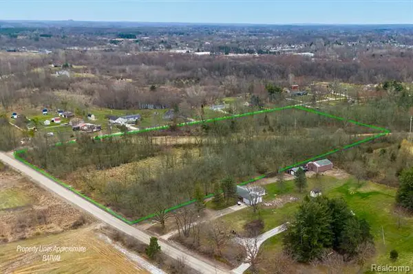 11050 MAIN Road, Fenton Twp, MI 48430