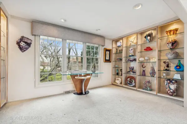 3633 Bernay DR, Northbrook, IL 60062