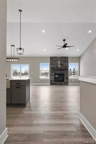 11050 MAIN Road, Fenton, MI 48430