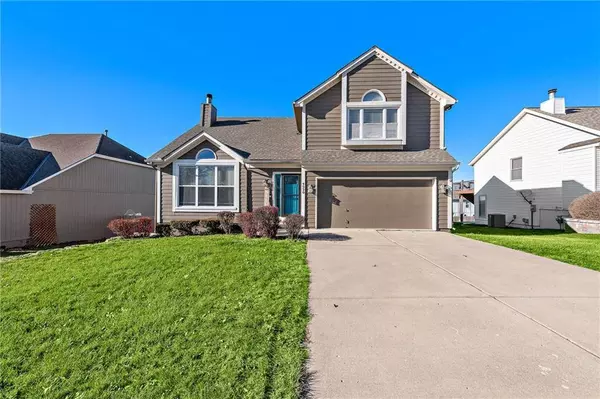 4520 NE Kingston DR, Lee's Summit, MO 64064