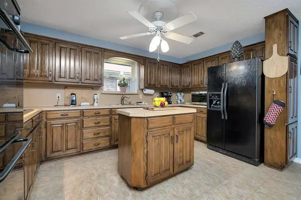 4914 Millsprings Court, Arlington, TX 76017