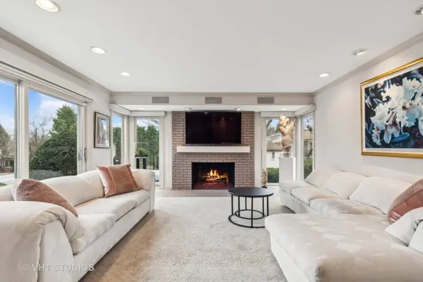 3633 Bernay DR, Northbrook, IL 60062