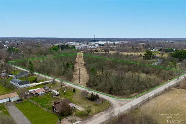 11050 MAIN Road, Fenton Twp, MI 48430