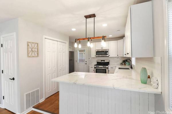 718 Sheridan DR, Wauconda, IL 60084