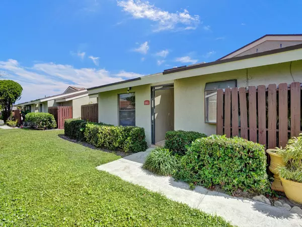 141 Meadows DR, Boynton Beach, FL 33436