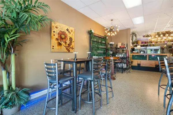 114 E MAGNOLIA AVE, Eustis, FL 32726