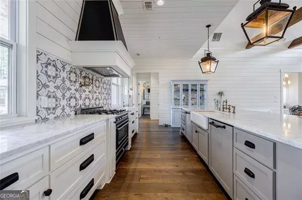 1661 Old Jones, Alpharetta, GA 30004