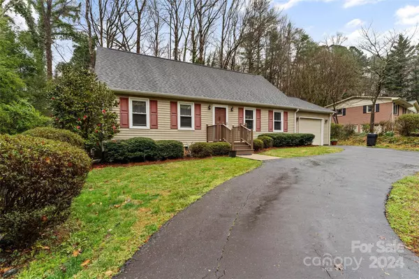 206 Sherwood PL #8, Morganton, NC 28655