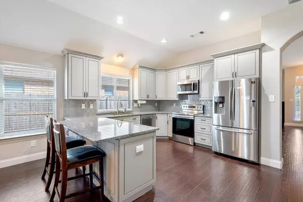 528 Lowery Oaks Trail, Fort Worth, TX 76120