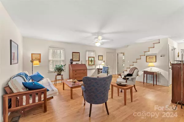 206 Sherwood PL #8, Morganton, NC 28655