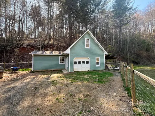 2624 Setzers Creek RD, Lenoir, NC 28645