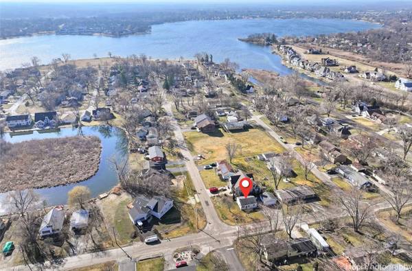 718 Sheridan DR, Wauconda, IL 60084