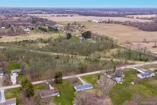 11050 MAIN Road, Fenton Twp, MI 48430