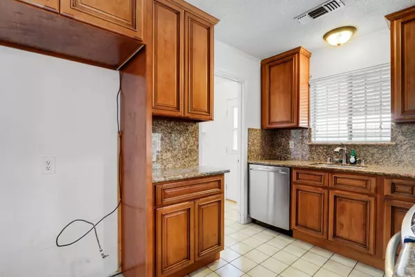 7008 Briggs DR, Sacramento, CA 95828