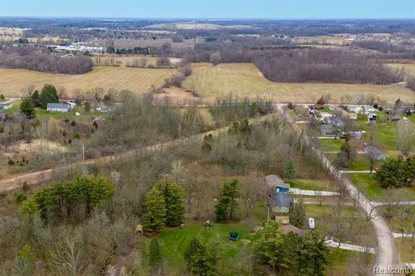 11050 MAIN Road, Fenton Twp, MI 48430